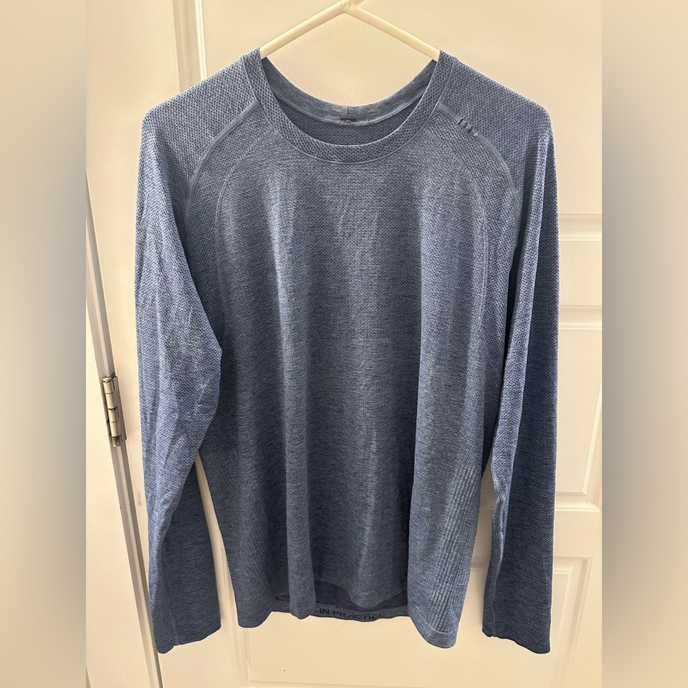 Excellent condition Lululemon Mens Long Sleeve Shirt Medium